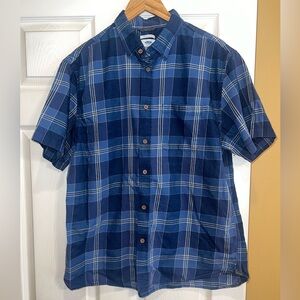 Old navy slim fit short sleeve shirt. Size XL